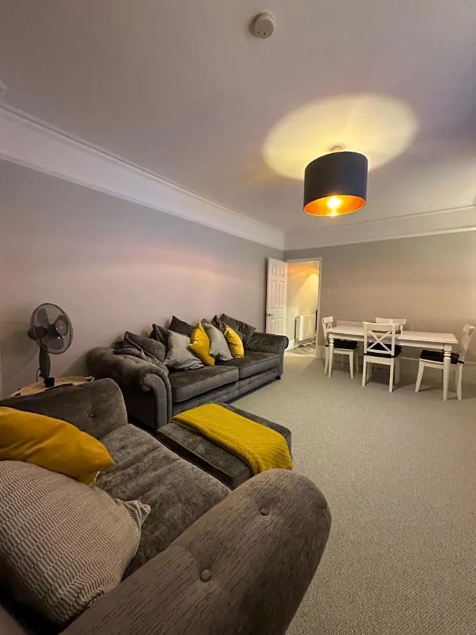 Luxurious New Serviced Apartment Redhill   Redhill (Surrey)