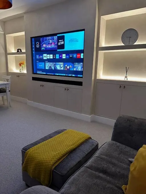 Luxurious New Serviced Apartment Redhill  0*, Redhill (Surrey)