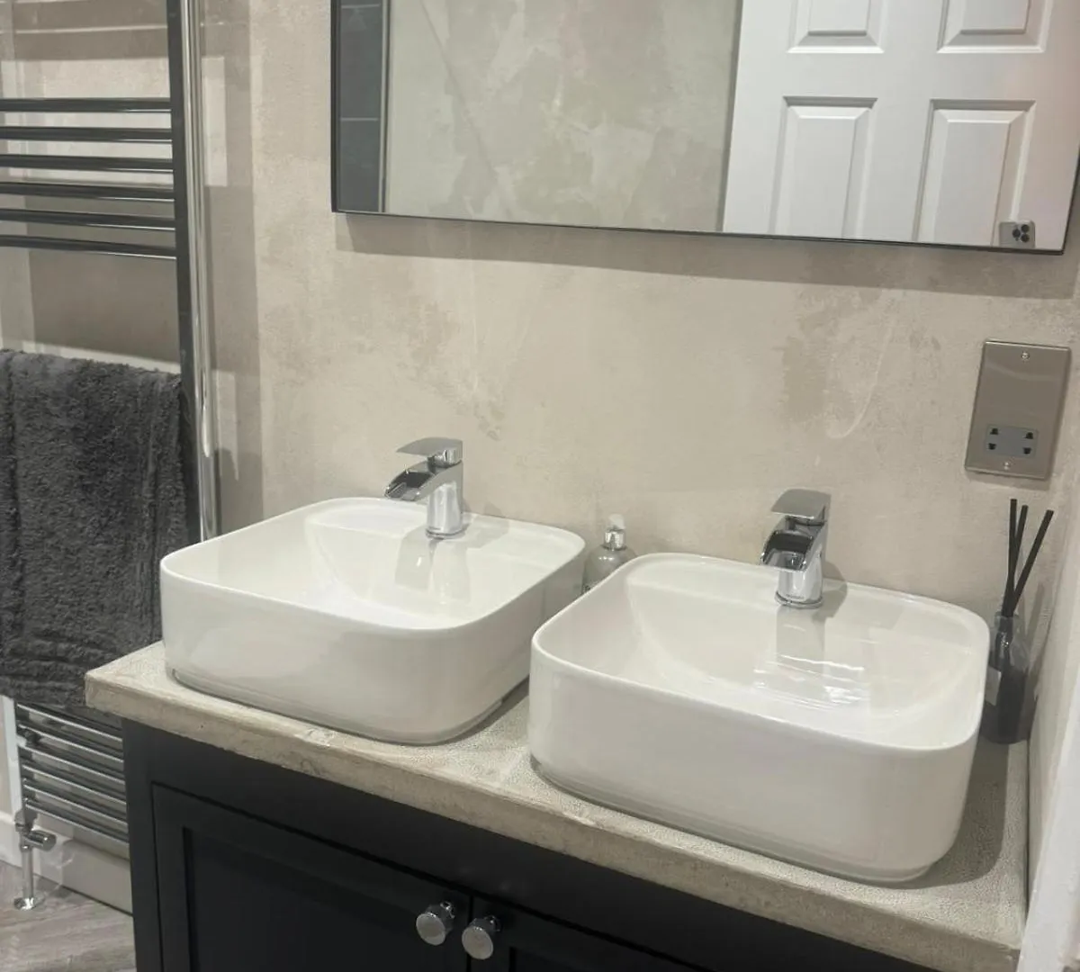Luxurious New Serviced Apartment Redhill
