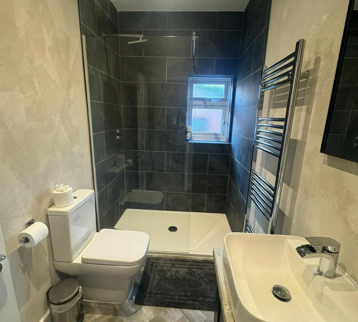 Luxurious New Serviced Apartment Redhill  0*, Redhill (Surrey) Reino Unido