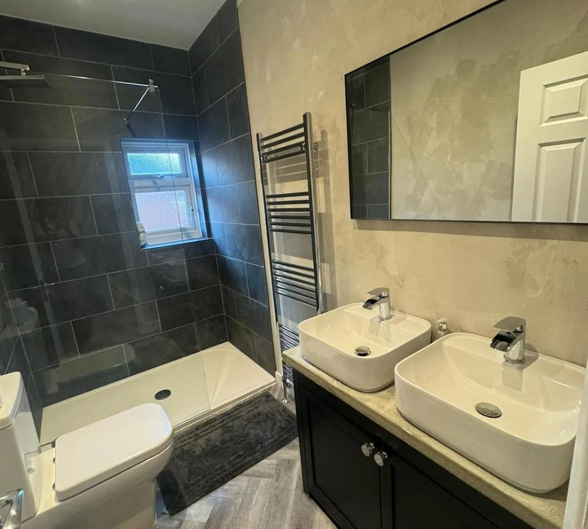 Luxurious New Serviced Apartment Redhill